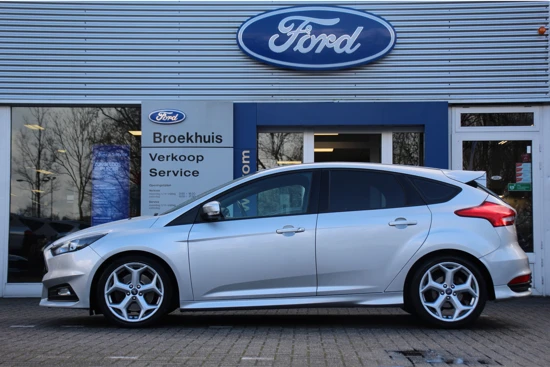 Ford Focus ST | SCHUIFDAK | RECARO LEDER/STOF | NAVI | CAMERA | CLIMA | CRUISE | PARK SENS | 18' LM. VELGEN