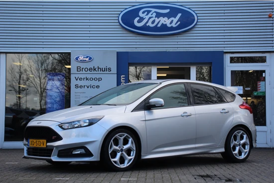 Ford Focus ST | SCHUIFDAK | RECARO LEDER/STOF | NAVI | CAMERA | CLIMA | CRUISE | PARK SENS | 18' LM. VELGEN