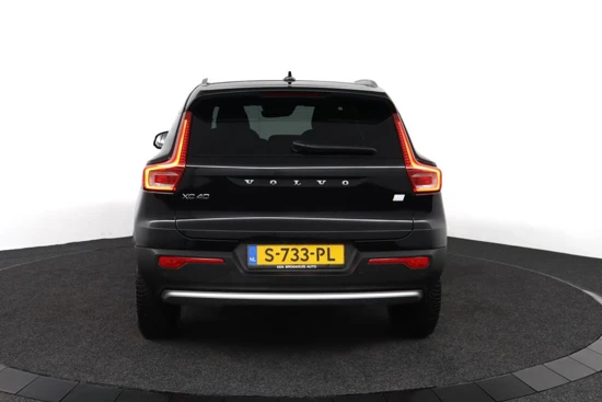 Volvo XC40 T4 Recharge Core Bright | Stoel & stuurwielverwarming | Park assist voor & achter | Parkassist camera | Keyless entry | DAB+ | A