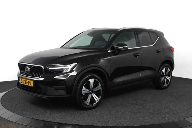 Volvo XC40 T4 Recharge Core Bright | Stoel & stuurwielverwarming | Park assist voor & achter | Parkassist camera | Keyless entry | DAB+ | A