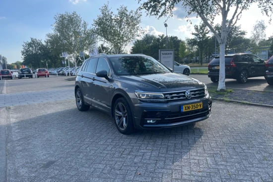 Volkswagen Tiguan 1.5 TSI 150PK DSG-7 Highline Business R-Line | PANORAMADAK | NAVIGATIE | TREKHAAK