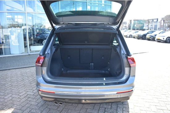 Volkswagen Tiguan 1.5 TSI 150PK DSG-7 Highline Business R-Line | PANORAMADAK | NAVIGATIE | TREKHAAK