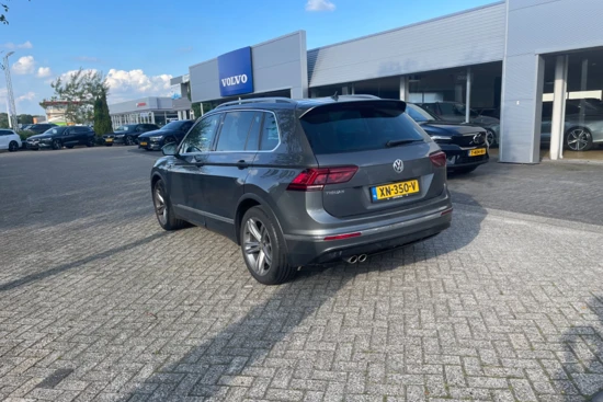 Volkswagen Tiguan 1.5 TSI 150PK DSG-7 Highline Business R-Line | PANORAMADAK | NAVIGATIE | TREKHAAK