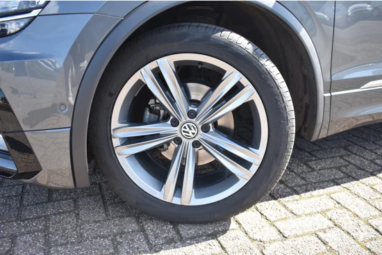 Volkswagen Tiguan 1.5 TSI 150PK DSG-7 Highline Business R-Line | PANORAMADAK | NAVIGATIE | TREKHAAK