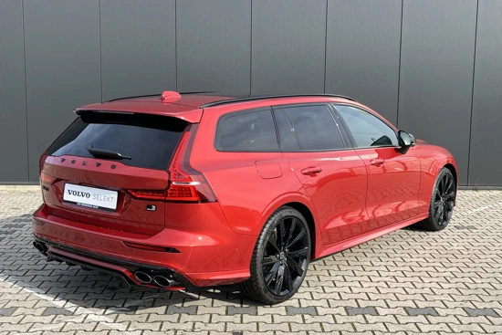 Volvo V60 T6 Recharge AWD Ultra Dark | Styling Pack | Heico | Panoramadak | Harman/Kardon | 20" Velgen |