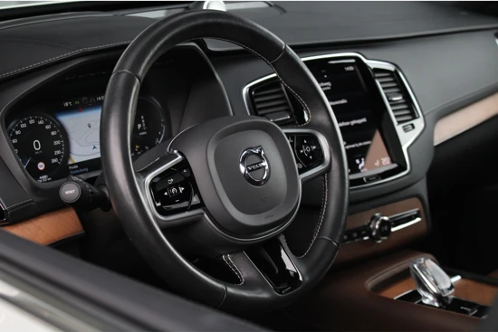 Volvo XC90 T8 Inscription | Luchtvering | Standkachel | Panoramadak | Adaptive Cruise | Bowers & Wilkins | Trekhaak | HUD | 21''