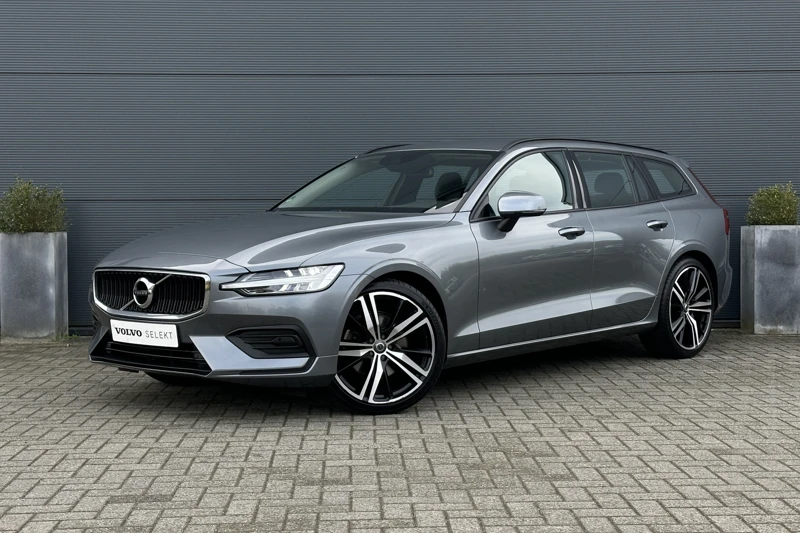 Volvo V60 2.0 B3 Momentum Advantage