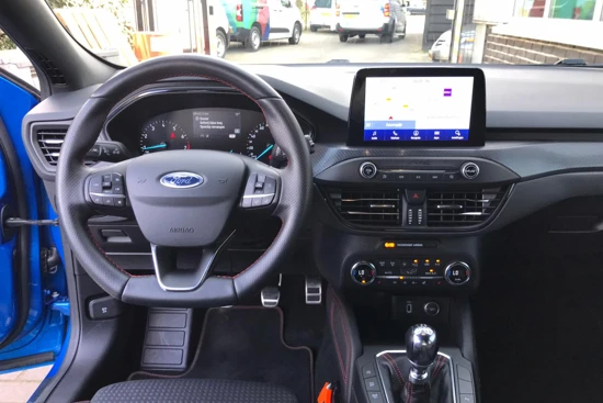 Ford Focus 1.0 ECOBOOST 125pk ST Line-X |NAVIGATIE| CLIMATE CONTROL| B&O SOUND| STUUR/STOEL EN VOORRUITVERWARMING| AFNB. TREKHAAK| LED KOPL