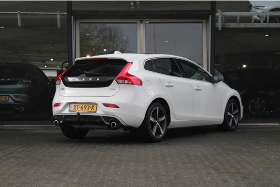 Volvo V40 T3 R-Design / Polar + Sport | Camera | Standkachel | Panoramadak | Harman/Kardon | Leder | Getint glas | 17 Inch