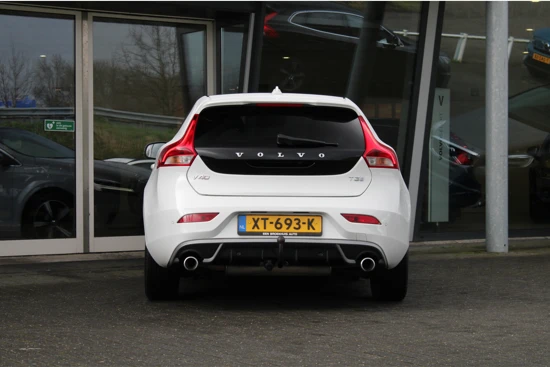 Volvo V40 T3 R-Design / Polar + Sport | Camera | Standkachel | Panoramadak | Harman/Kardon | Leder | Getint glas | 17 Inch