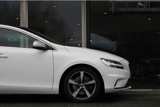 Volvo V40 T3 R-Design / Polar + Sport | Camera | Standkachel | Panoramadak | Harman/Kardon | Leder | Getint glas | 17 Inch