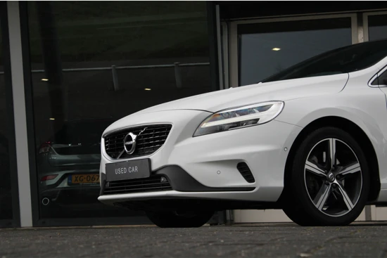 Volvo V40 T3 R-Design / Polar + Sport | Camera | Standkachel | Panoramadak | Harman/Kardon | Leder | Getint glas | 17 Inch