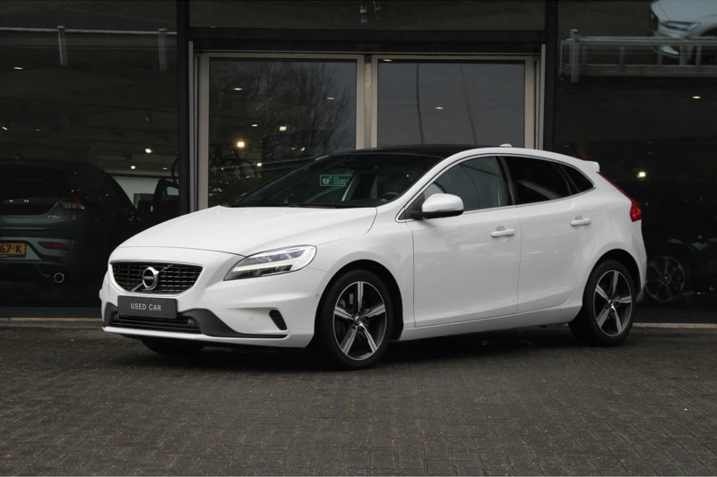 Volvo V40 T3 R-Design (Polar + Sport) Harman/Kardon | Camera | Standkachel | Panoramadak | Leder | Getint glas | 17 Inch