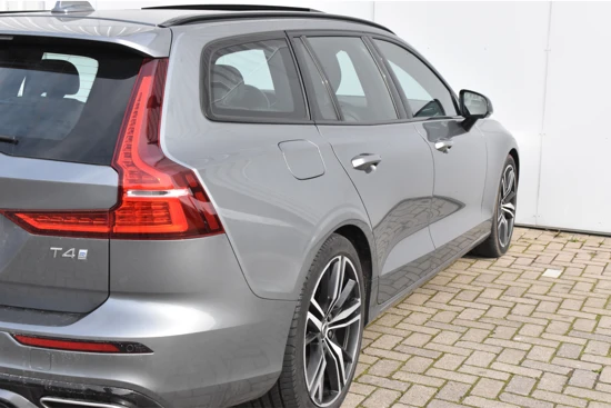 Volvo V60 T4 R-Design #Panorama #PilotAssist #Standkachel