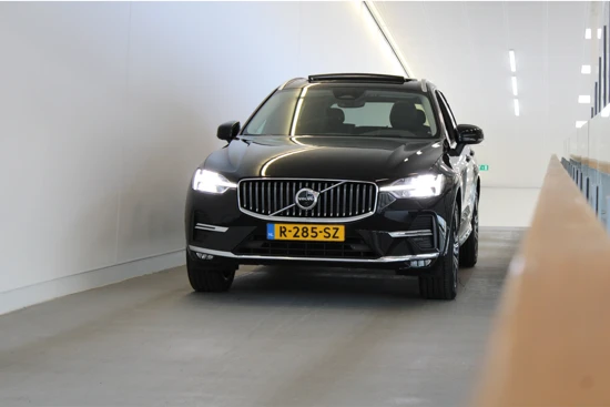 Volvo XC60 B4 200PK Ultimate Bright | 360º Camera | HK Audio | Panoramadak | HUD Display