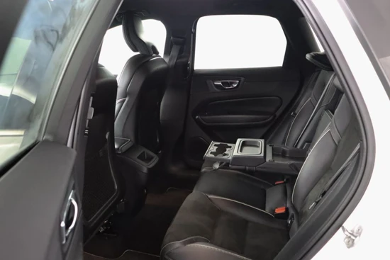 Volvo XC60 T5 R-Design | Verwarmbare voorstoelen | Semi elektrische trekhaak | Adaptieve cruise control incl. BLIS |