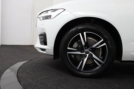 Volvo XC60 T5 R-Design | Verwarmbare voorstoelen | Semi elektrische trekhaak | Adaptieve cruise control incl. BLIS |