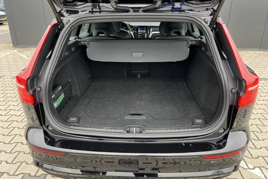 Volvo V60 B4 (Mild Hybrid) Plus Dark | Adaptive Cruise | Camera | BLIS | Keyless | Sportstoelen | Elektrische Voorstoelen