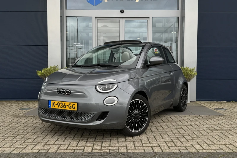 Fiat 500C La Prima 42 kWh | ACC | Camera | Sensoren | Stoelverwarming | Carplay