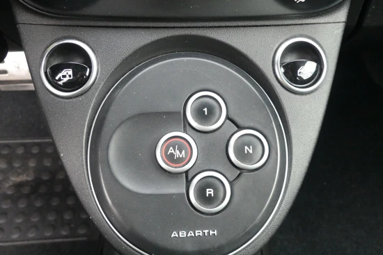 Abarth 595 1.4T-Jet 146PK Automaat | XENON | AIRCO |  OPEN DAK | PARKEERSENSOREN |