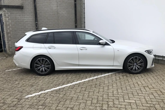 BMW 3 Serie Touring 318i Automaat Business Edition Plus 156PK