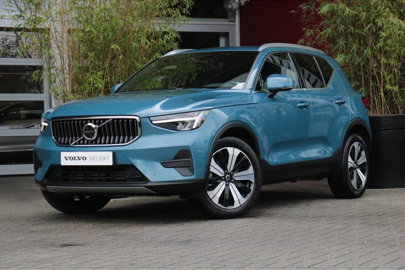 Volvo XC40 1.5 T4 Recharge Core Bright | Trekhaak | Achteruitrijcamera | Cruise Control | Apple CarPlay/Android Auto | Stuur- en stoelverwa