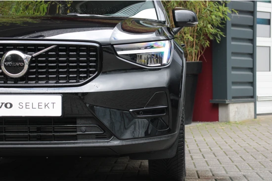 Volvo XC40 1.5 T4 Recharge Plus Dark | Trekhaak | Adaptieve Cruise met Stuurhulp | Harman/Kardon Audio | Memory Seat | BLIS | Stuur- en sto