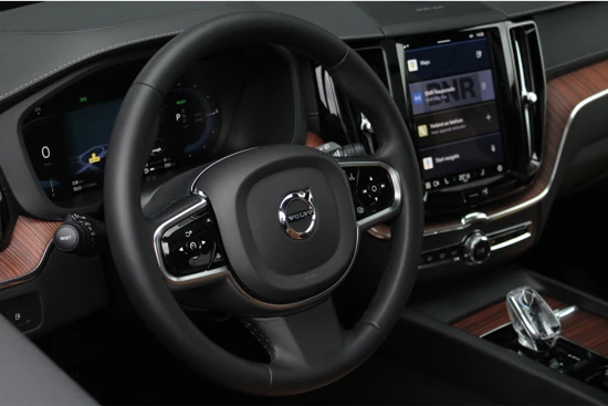 Volvo XC60 T6 AWD Ultimate Dark | Luchtvering | Adaptive Cruise | 360° Camera | Panoramadak | Harman/Kardon | 21 Inch