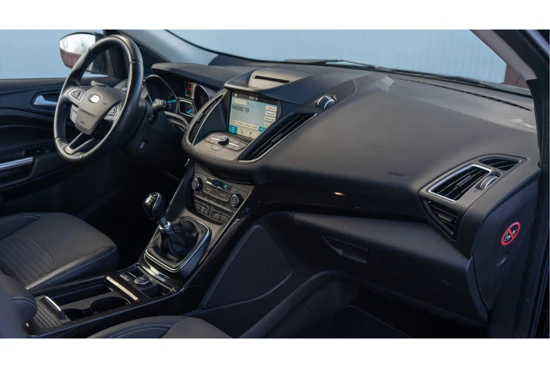 Ford Kuga 1.5 EcoBoost Titanium | Elektrisch bedienbare achterklep | Winterpack | Parking Pack | Dealer Auto