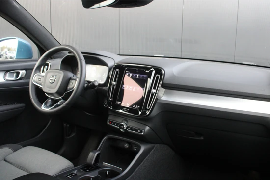 Volvo XC40 T4 Recharge Core Bright | 19'' | Camera | Stoel / stuurverwarming | Privacy-glass