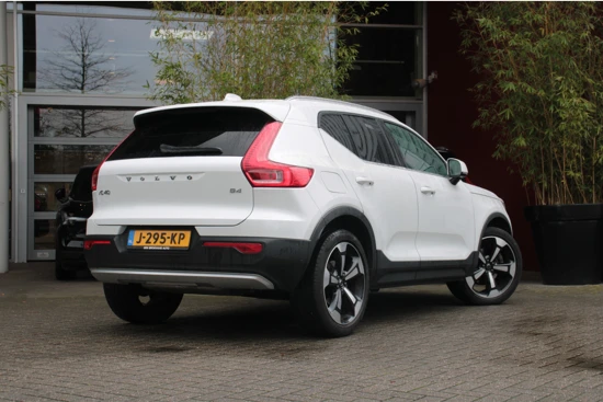 Volvo XC40 B4 Automaat Inscription | Parkeerverwarming | Adaptive cruise | Dodehoeksensoren | Schuifdak | Harman/Kardon