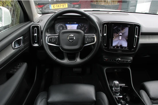 Volvo XC40 B4 Automaat Inscription | Parkeerverwarming | Adaptive cruise | Dodehoeksensoren | Schuifdak | Harman/Kardon