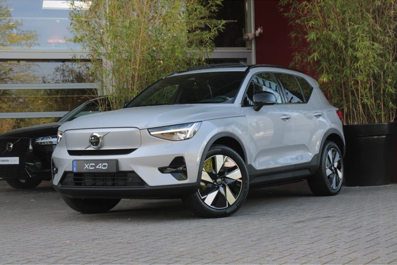 Volvo XC40 Single Motor Extended Range Ultimate 82 kWh| extra getint glas| Luxe bekleding| snel leverbaar!