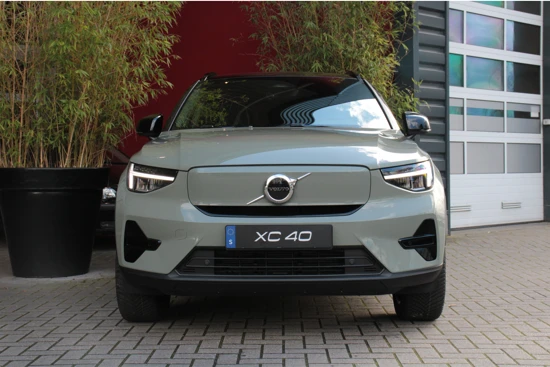 Volvo XC40 Single Motor Extended Range Plus 82 kWh | Warmtepomp | Adaptive Cruise | Camera | Stuur/stoelverwarming