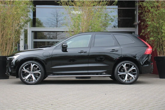 Volvo XC60 2.0 Recharge T6 AWD Plus Dark | Trekhaak | Schuifdak | Adaptieve Cruise met stuurhulp | Stuur- en stoelverwarming | Apple CarPla