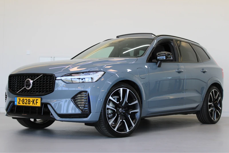 Volvo XC60 T6 350PK AWD Ultra Dark | Luchtvering | Gelam Glas | Compleet! | 22'' | Contourstoelen | 360º view