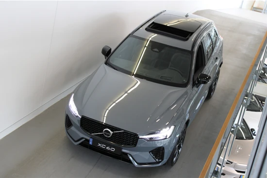 Volvo XC60 T6 350PK AWD Ultra Dark | Luchtvering | Gelam Glas | Compleet! | 22'' | Contourstoelen | 360º view