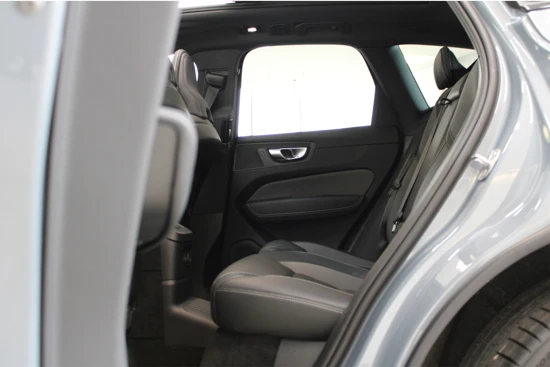 Volvo XC60 T6 350PK AWD Ultra Dark | Luchtvering | Gelam Glas | Compleet! | 22'' | Contourstoelen | 360º view