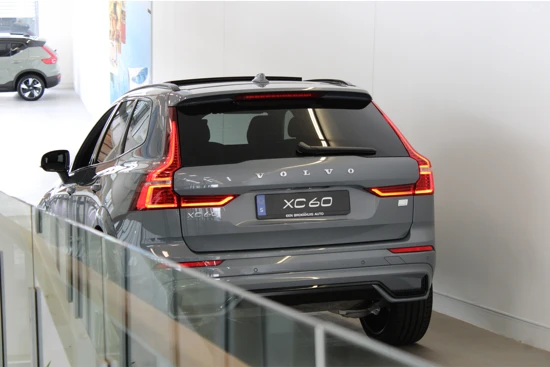 Volvo XC60 T6 350PK AWD Ultra Dark | Luchtvering | Gelam Glas | Compleet! | 22'' | Contourstoelen | 360º view