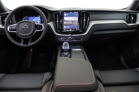 Volvo XC60 T6 350PK AWD Ultra Dark | Luchtvering | Gelam Glas | Compleet! | 22'' | Contourstoelen | 360º view