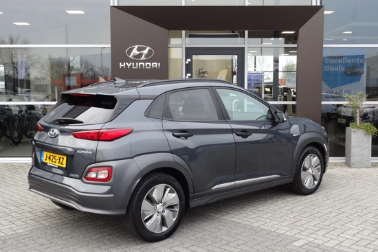 Hyundai KONA EV Premium Sky 64 kWh | SCHUIF-KANTELDAK | LEDER | STOELVERWARMING & -VENTILATIE | HEAD-UP-DISPLAY