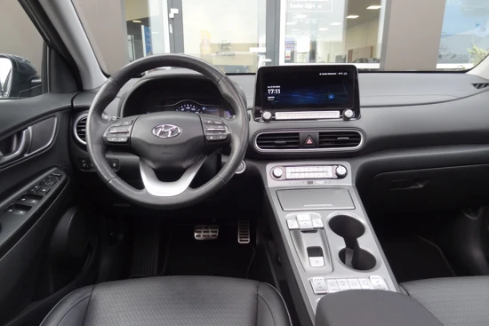 Hyundai KONA EV Premium Sky 64 kWh | SCHUIF-KANTELDAK | LEDER | STOELVERWARMING & -VENTILATIE | HEAD-UP-DISPLAY