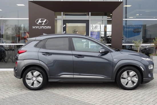 Hyundai KONA EV Premium Sky 64 kWh | SCHUIF-KANTELDAK | LEDER | STOELVERWARMING & -VENTILATIE | HEAD-UP-DISPLAY