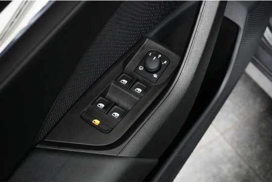 Škoda Octavia Combi 1.0 e-TSI Business Edition Plus DSG | Camera | Keyless | Stoel & Stuurverwarming | Elek.Trekhaak | Dodehoek Detector