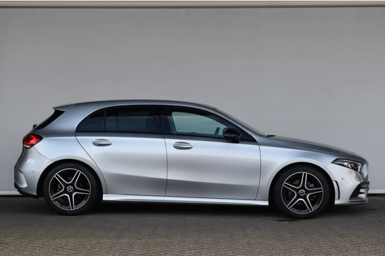 Mercedes-Benz A-Klasse A180 136PK BUSINESS SOLUTION AMG 1E EIG! NAVI / SFEER /WIDESCREEN / CLIMA / 18" LMV / KEYLESS / CAME