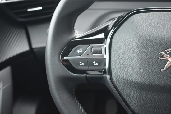 Peugeot 2008 1.2 PureTech Allure 100pk | Navigatie by App | Achteruitrijcamera | Full-LED | Parkeersensoren | Lane-Assist | Getint Glas | Cli