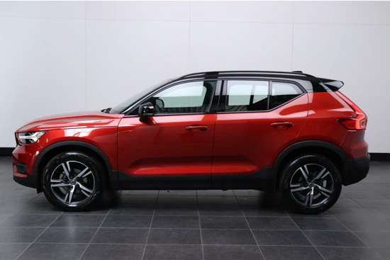 Volvo XC40 T2 GT R-Design | Vol leder | Parkeercamera | Verwarmbare stoelen | Parkeerverwarming