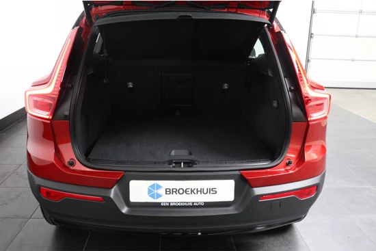 Volvo XC40 T2 GT R-Design | Vol leder | Parkeercamera | Verwarmbare stoelen | Parkeerverwarming