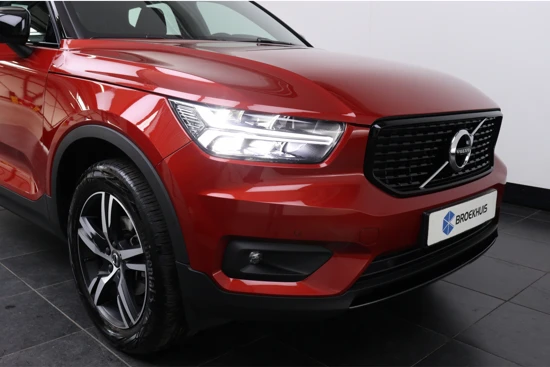 Volvo XC40 T2 GT R-Design | Vol leder | Parkeercamera | Verwarmbare stoelen | Parkeerverwarming