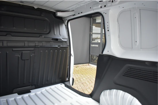 Opel Combo 1.5D L1H1 Standaard DEMO-DEAL! | Navigatie | Camera | Airco | Parkeersensoren | Cruise Control | DAB+ | !!